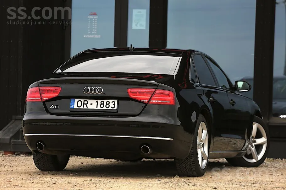 Audi A8 2012 photo 2