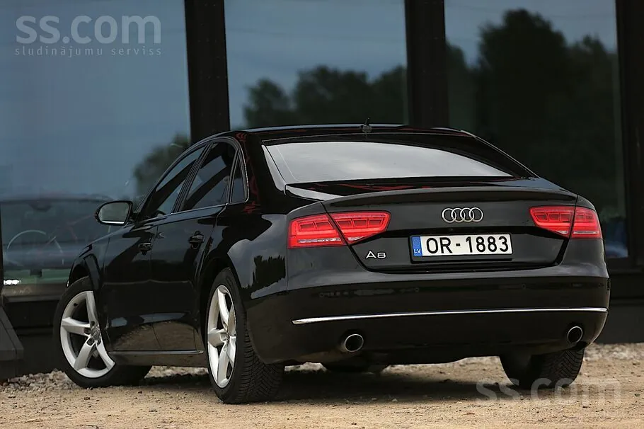 Audi A8 2012 photo 4
