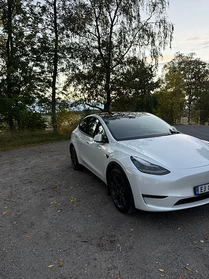 Tesla Model Y 2024 photo 2