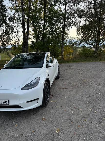 Tesla Model Y 2024 photo 3