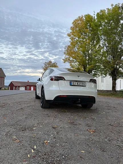 Tesla Model Y 2024 photo 5