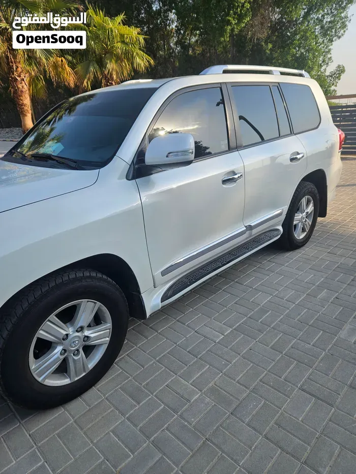 Toyota Land Cruiser 2014 photo 2