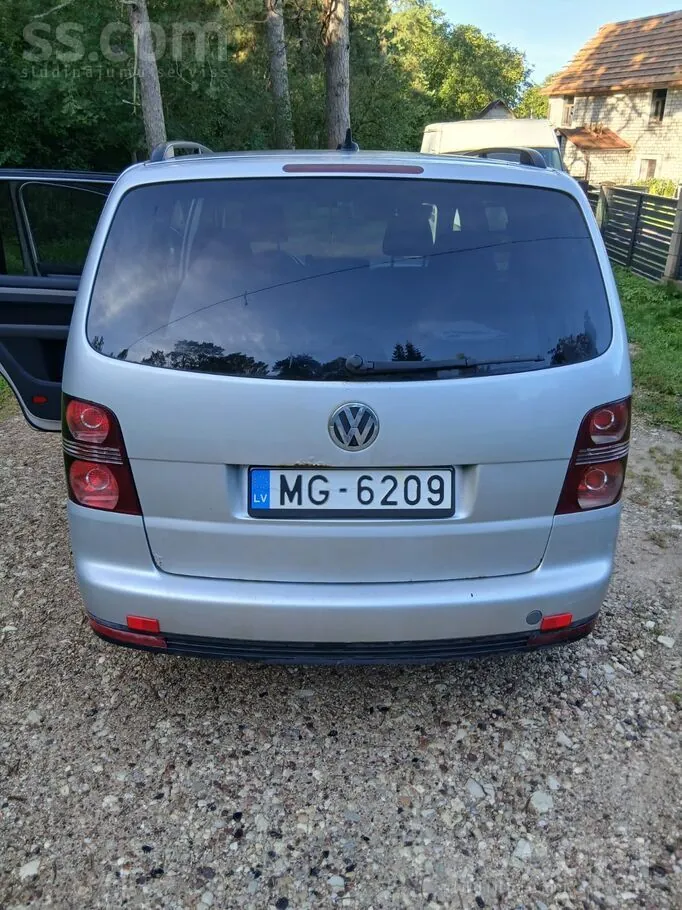 Volkswagen Touran 2009 photo 5