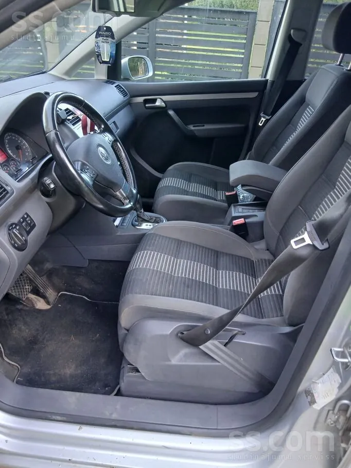Volkswagen Touran 2009 photo 3