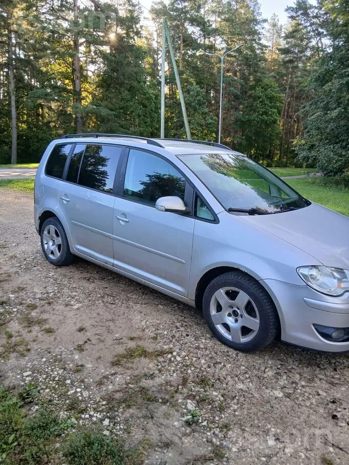 Volkswagen Touran 2009 photo 2