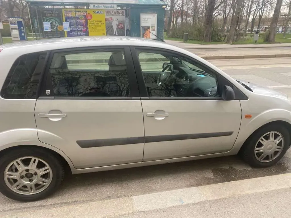 Ford Fiesta 2006 photo 2