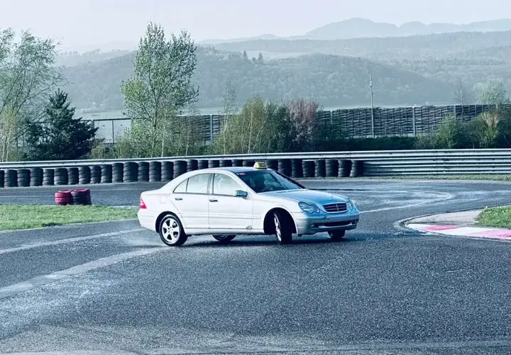 Mercedes-Benz C-Class 2000 photo 3