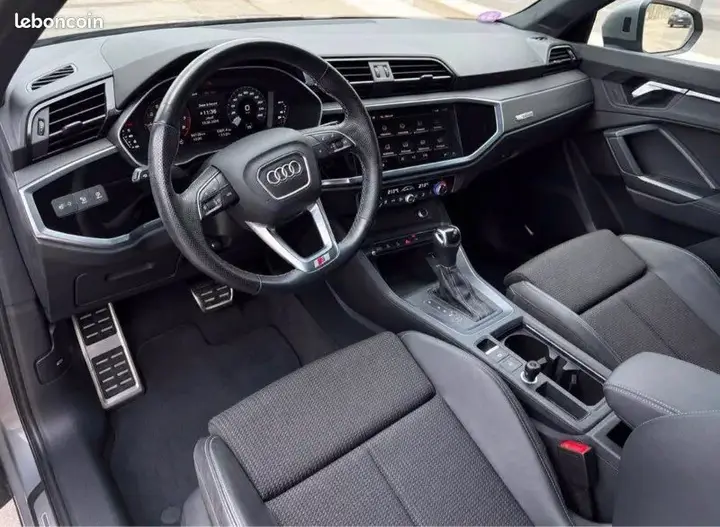 Audi Q3 2021 photo 2