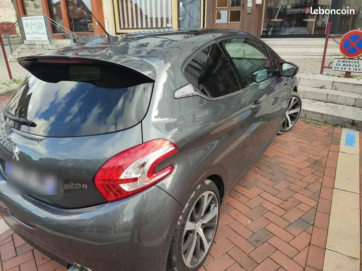 Peugeot 208 2013 photo 2