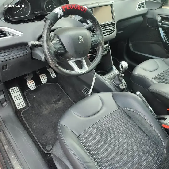 Peugeot 208 2013 photo 3