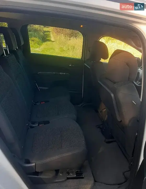 Peugeot 5008 2015 photo 5
