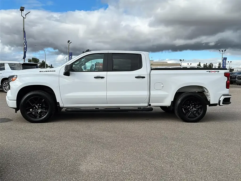 Chevrolet Silverado 1500 2025 photo 2