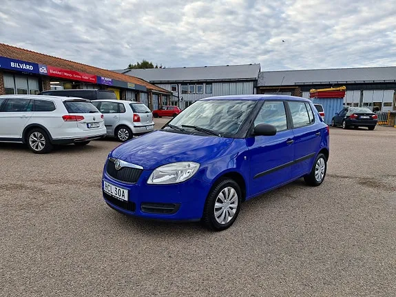 Skoda Fabia 2010 photo 2