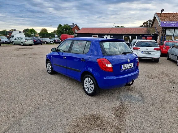 Skoda Fabia 2010 photo 4