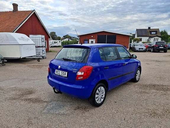 Skoda Fabia 2010 photo 3