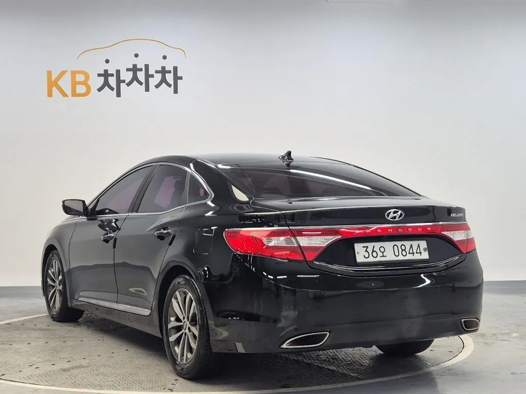 Hyundai Grandeur 2011 photo 2