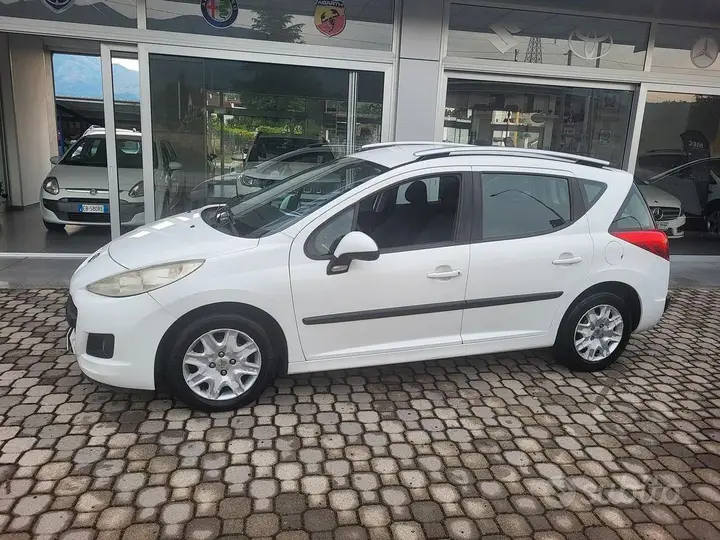 Peugeot 207 2010 photo 4