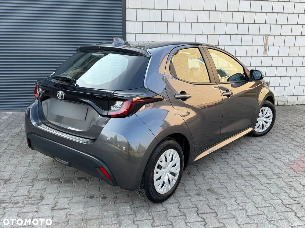Toyota Yaris 2023 photo 3