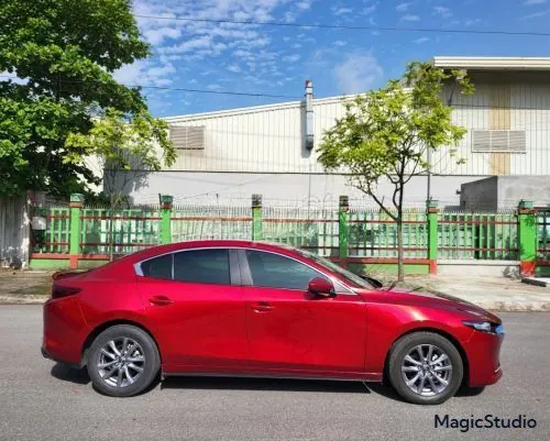 Mazda 3 2022 photo 2