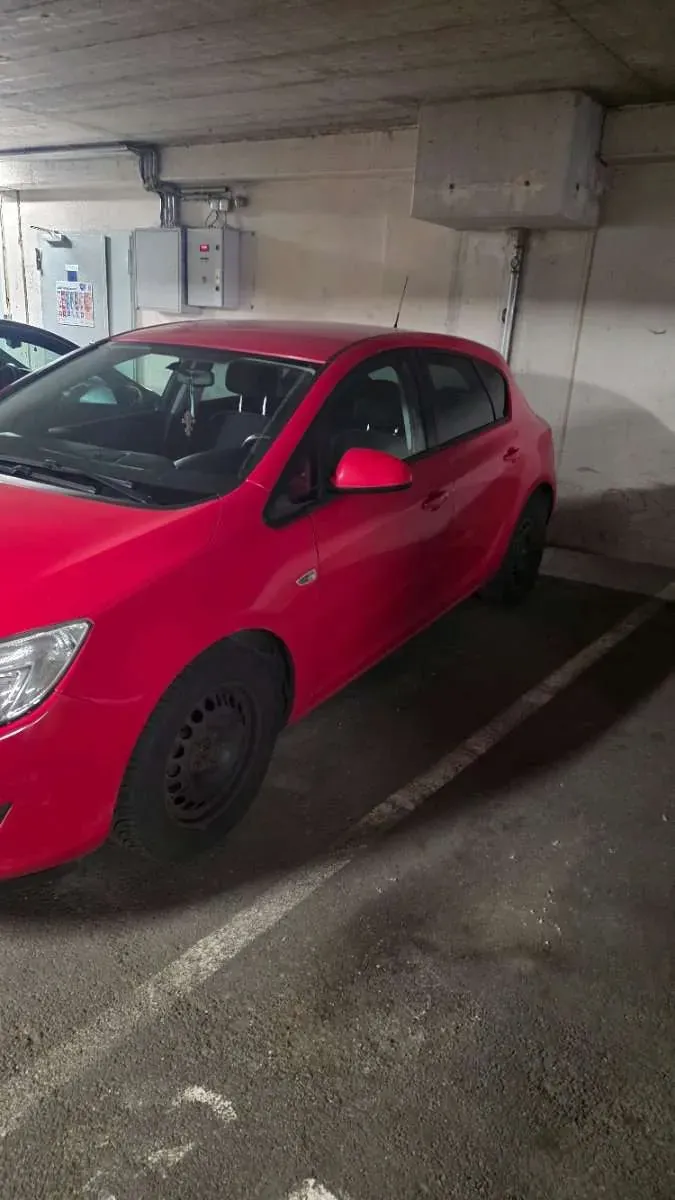 Opel Astra 2012 photo 2