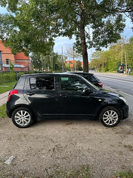 Suzuki Swift 2010 photo 3