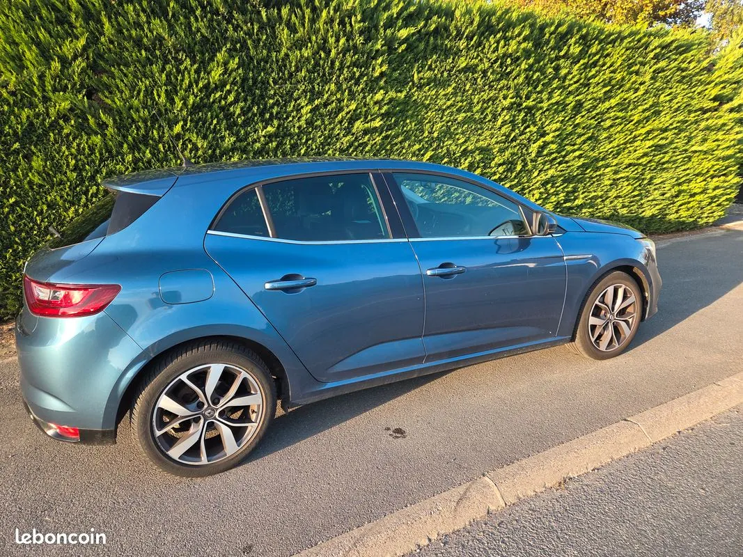 Renault Megane 2016 photo 2