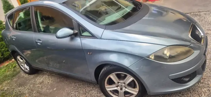 Seat Toledo 2004 photo 2