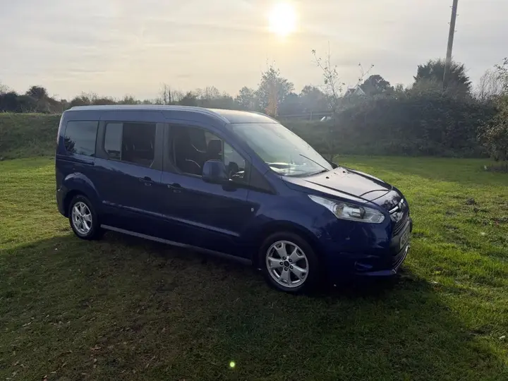 Ford Grand Tourneo Connect 2016 photo 5