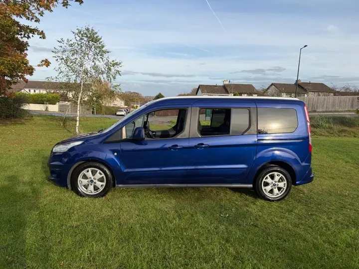 Ford Grand Tourneo Connect 2016 photo 2