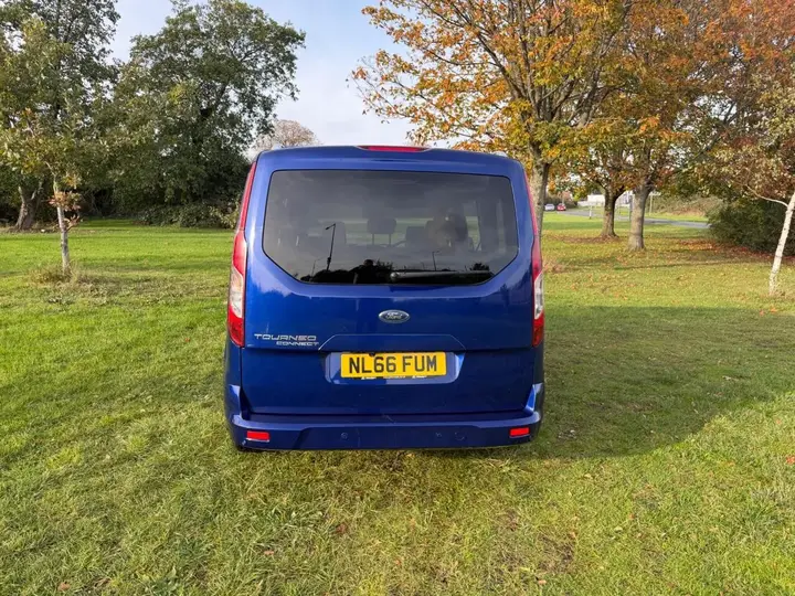 Ford Grand Tourneo Connect 2016 photo 4