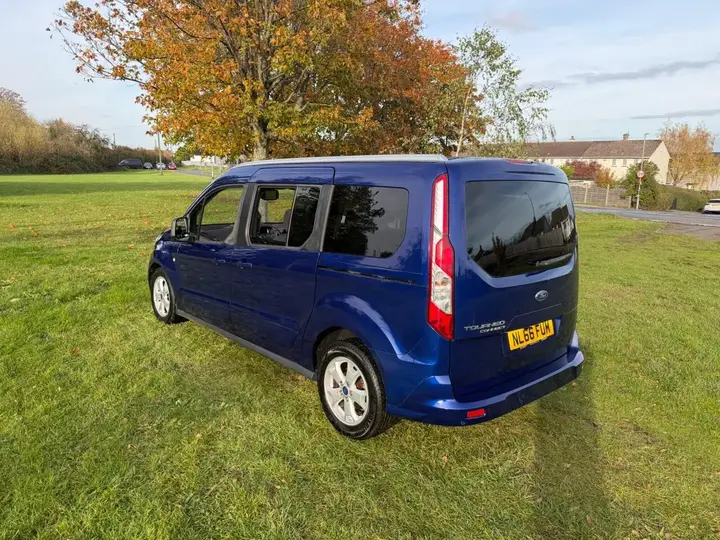 Ford Grand Tourneo Connect 2016 photo 3