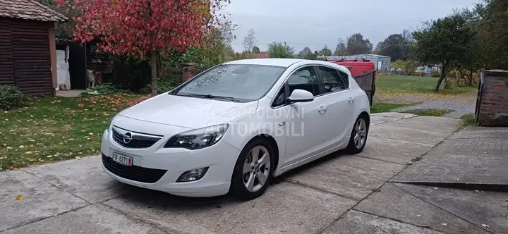 Opel Astra J