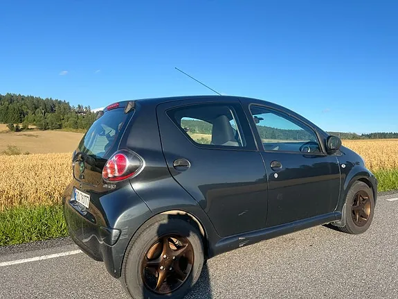 Toyota Aygo 2012 photo 2
