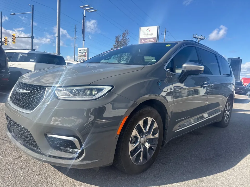 Chrysler Pacifica 2023 photo 3