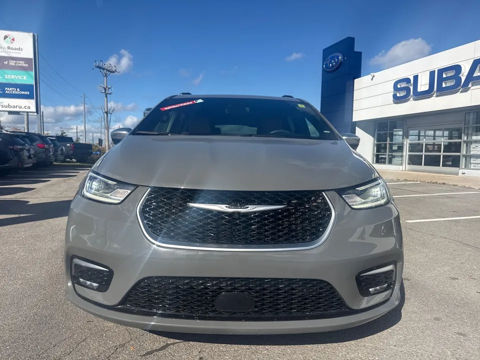 Chrysler Pacifica 2023 photo 2