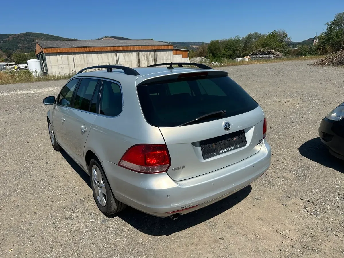 Volkswagen Golf 2010 photo 2