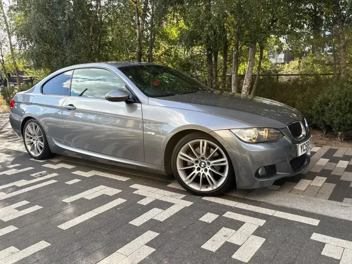 BMW 3 Series 2008 photo 2