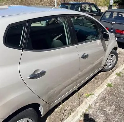 Kia Venga 2011 photo 2