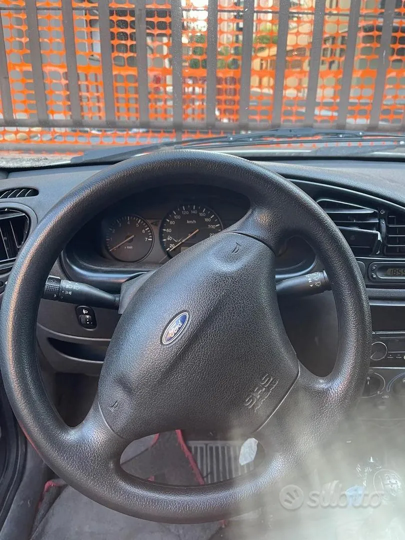 Ford Fiesta 2002 photo 4
