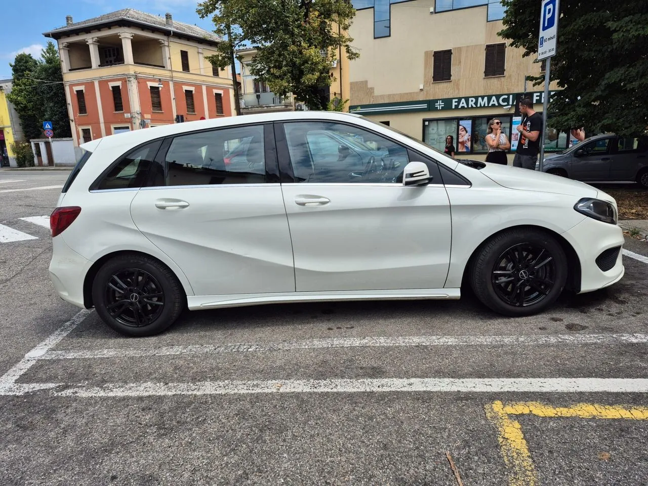Mercedes-Benz B 200 2017 photo 4