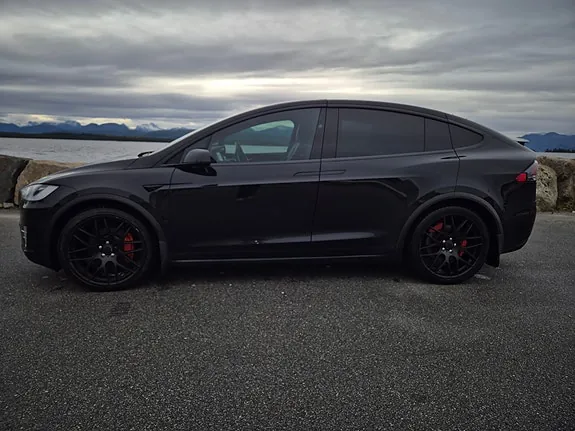 Tesla Model X 2017 photo 2