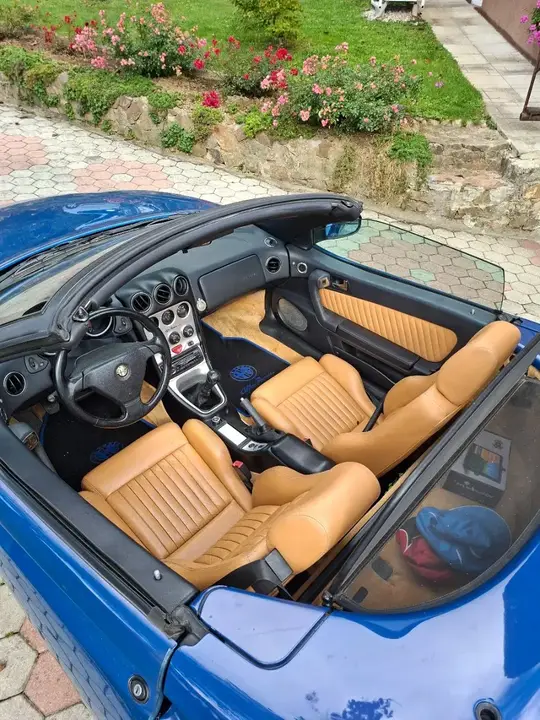 Alfa Romeo Spider 2000 photo 3