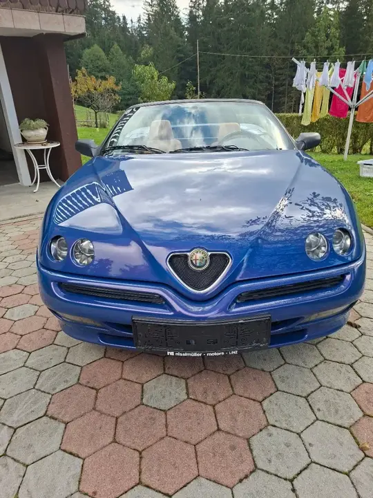 Alfa Romeo Spider 2000 photo 2