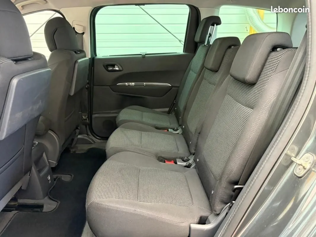 Peugeot 5008 2011 photo 4