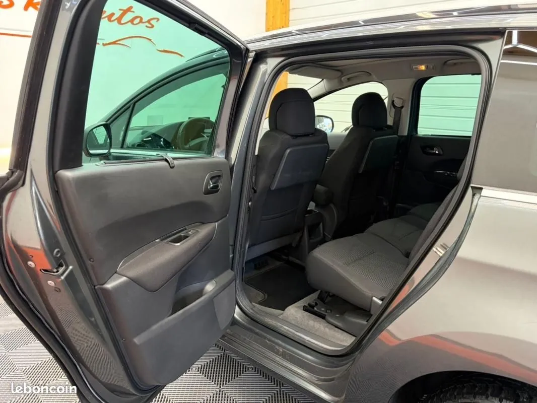 Peugeot 5008 2011 photo 3