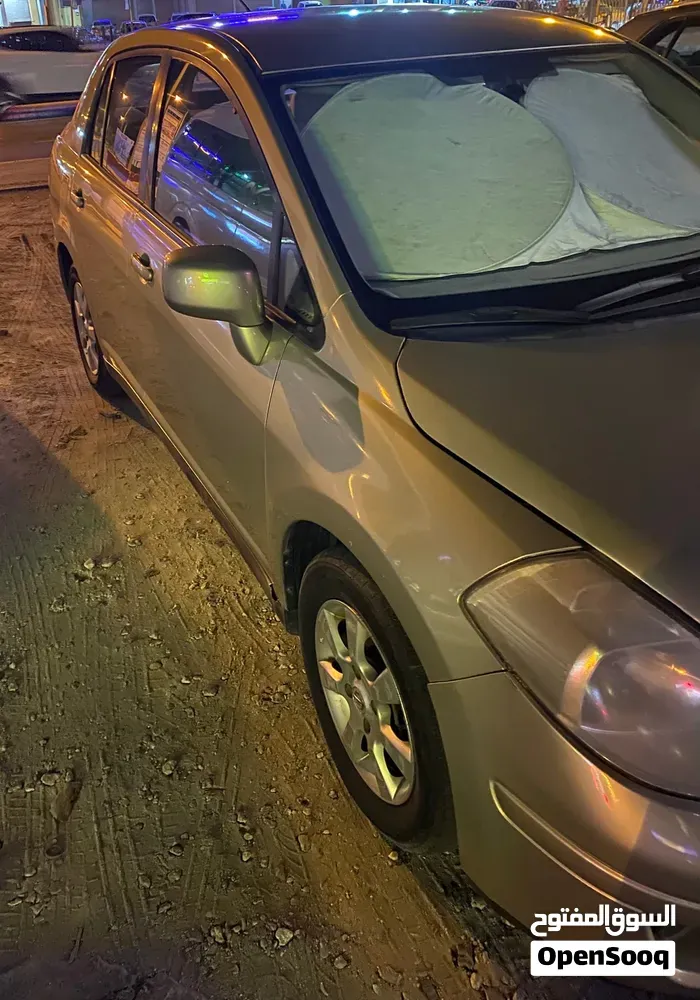 Nissan Tiida 2011 photo 2