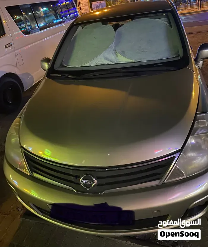 Nissan Tiida 2011 photo 3