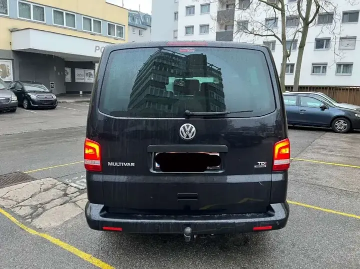 Volkswagen Multivan 2011 photo 2