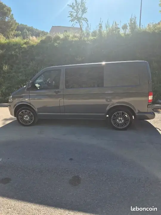 Volkswagen Transporter 2011 photo 2