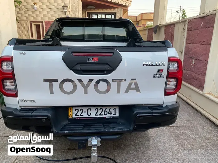 Toyota Hilux 2023 photo 2